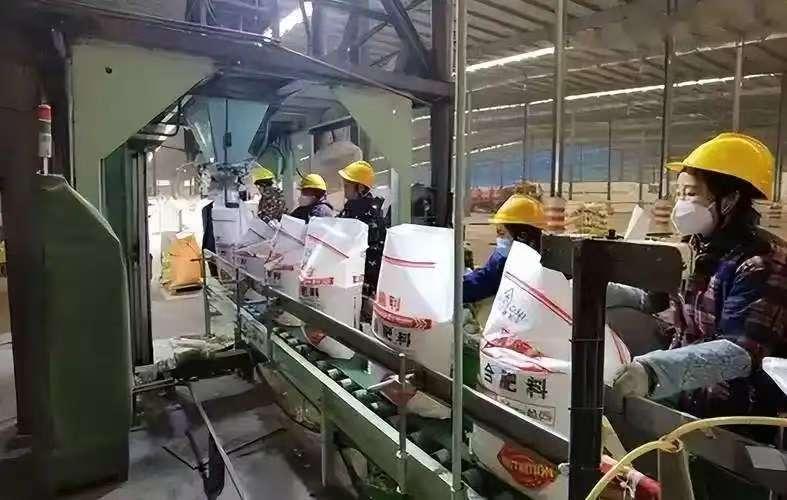 真的要被印度笑不活了！中东局势一乱，全球尿素涨价，印度直接急到跳脚。作为世界第一