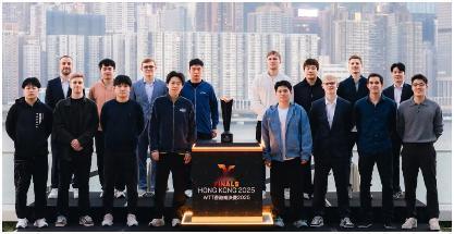 2025年WTT总决赛男单、女单、混双合影。今年是近十五年，男单第一次既没有马龙