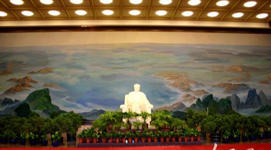 人民万岁！毛主席纪念堂重开首日人山人海，一声“人民万岁”的高呼如何让年轻人频频破