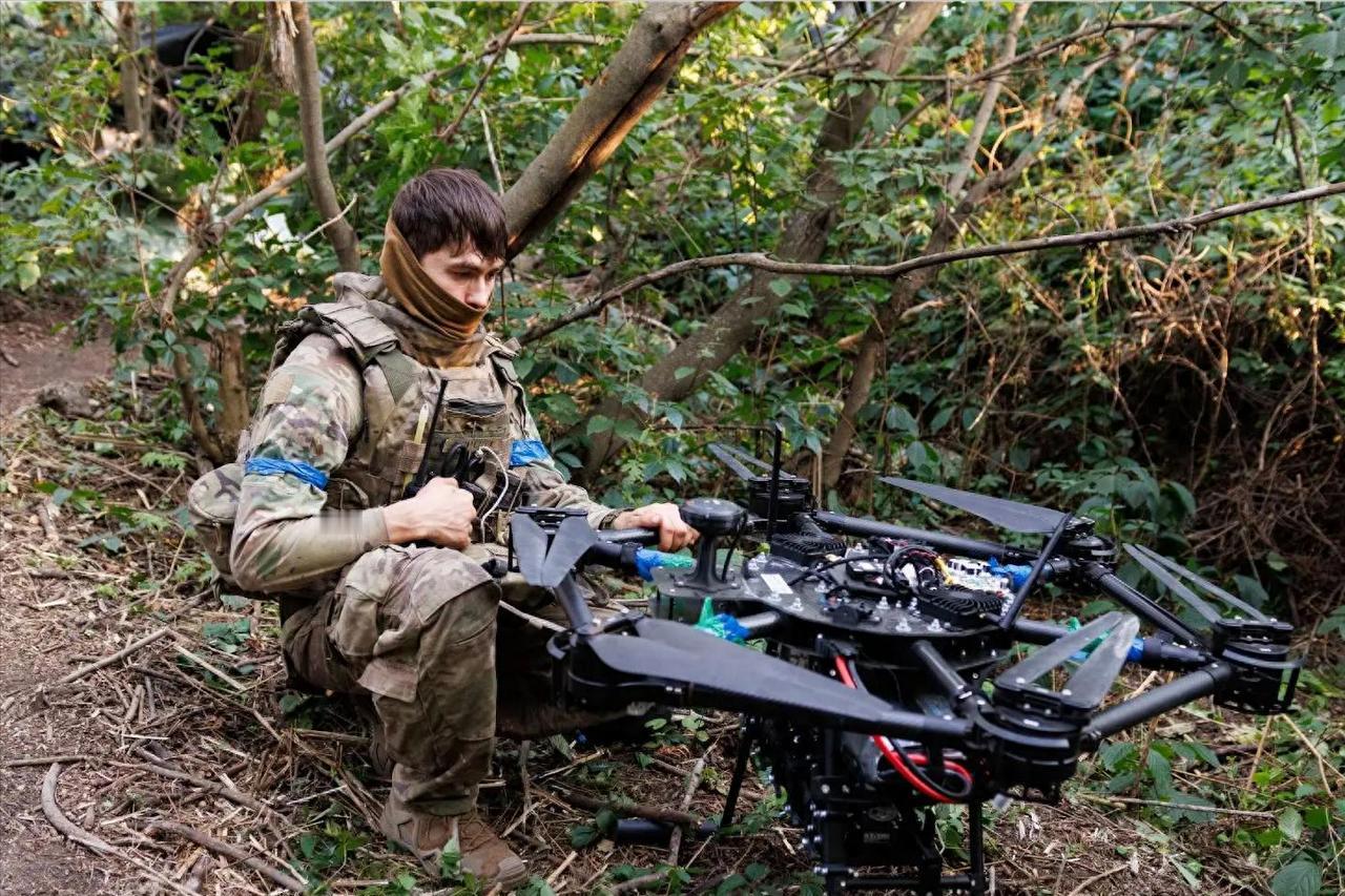 乌克兰士兵以1换6，西尔斯基披露俄战损，难怪泽连斯基宣布胜利

在2025年12