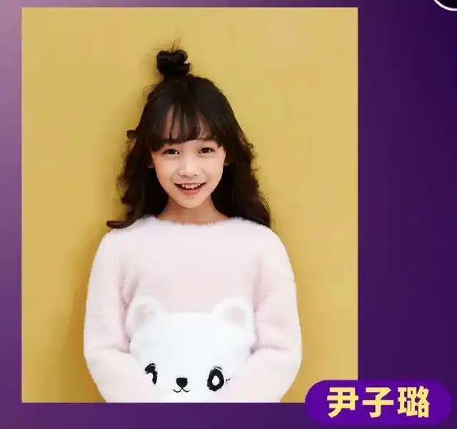 演员艾米参加高考婉拒同场考生签名合影遭吐槽，该考生被指缺乏边界感：考场艾米首要身