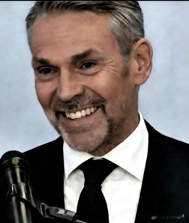 大过年的，
    荷兰这是喝高了还是没醒酒？

      12月31号搞突袭