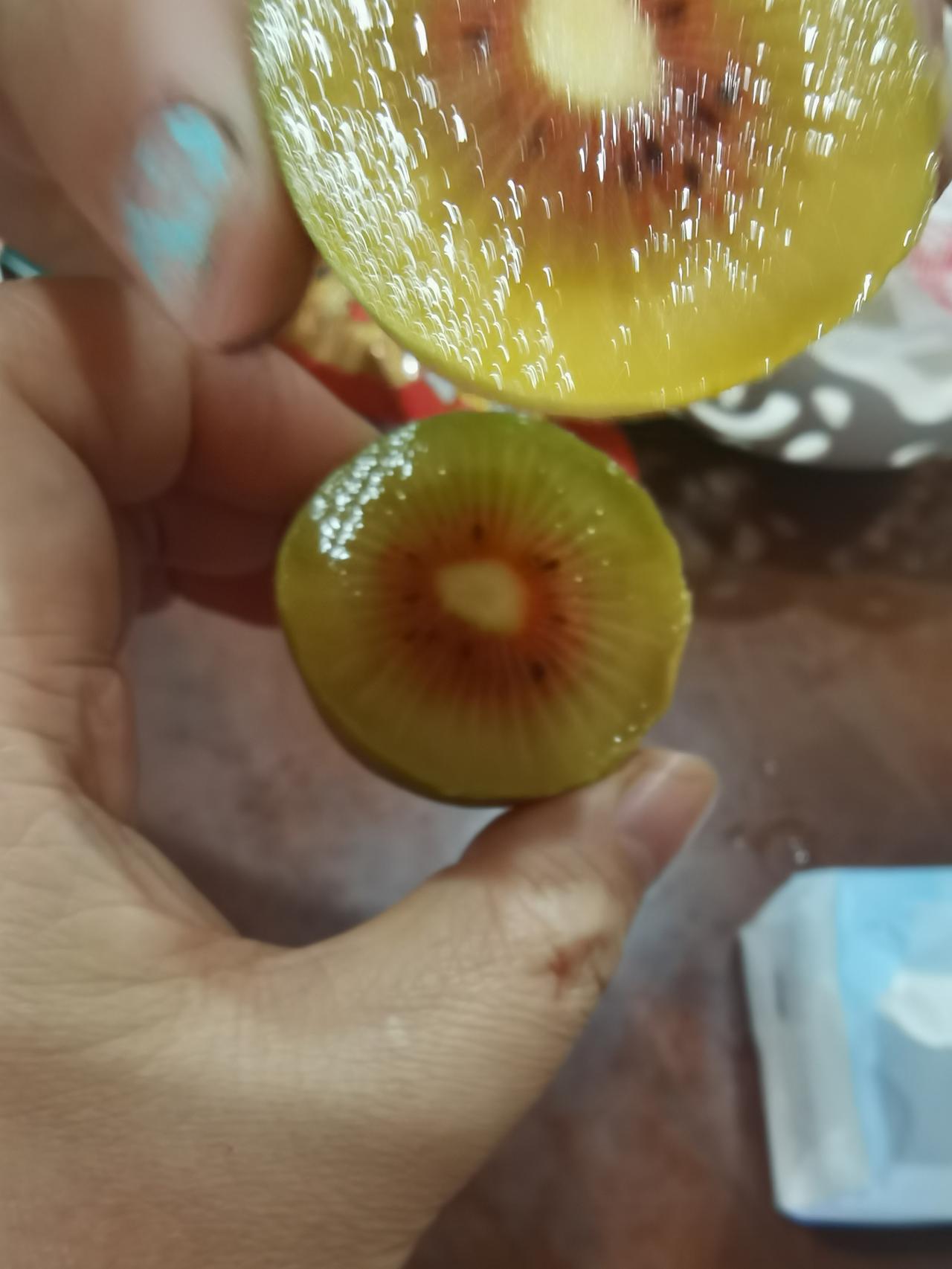 这次国庆回老家在苍溪元坝镇买了几斤猕猴桃，上次发的图片很多朋友说不是现在苍溪猕猴