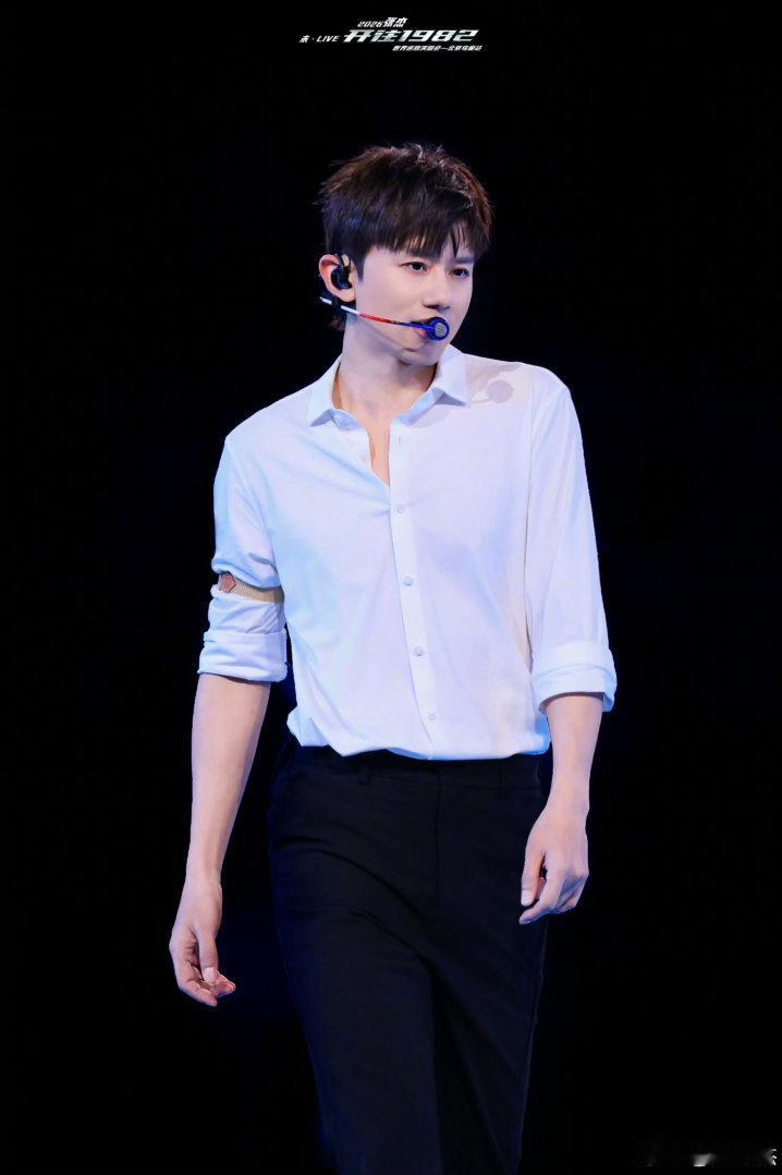 张杰北京鸟巢进度极限舞台实力认证，密集高强度演出从未掉线，张杰用坚持与热爱，打造