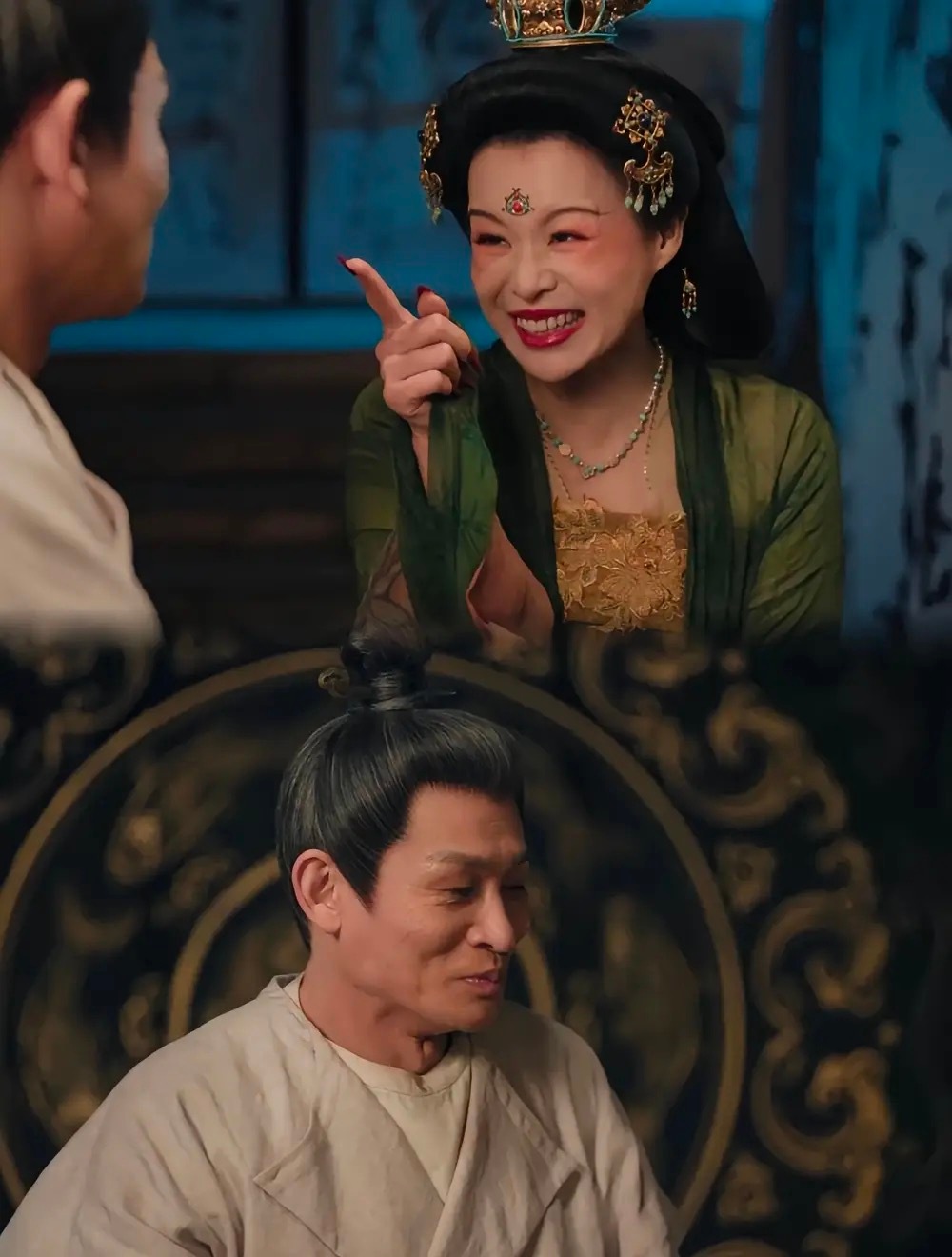 尚公主胡杏儿演技剧中一句“本宫要送他个探花当”的台词，配合她一个轻拨纱帘、慵懒又