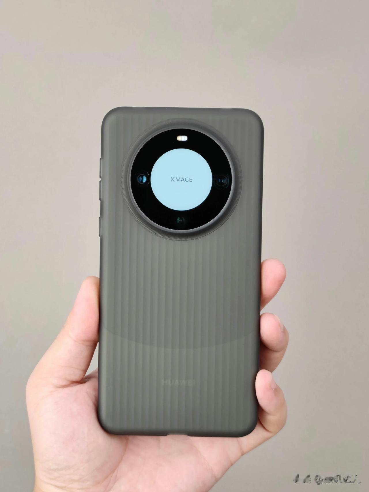 Mate60 Pro这机子除了太宽（其实可以忍）跟长焦太拉胯，别的地方对我来说无