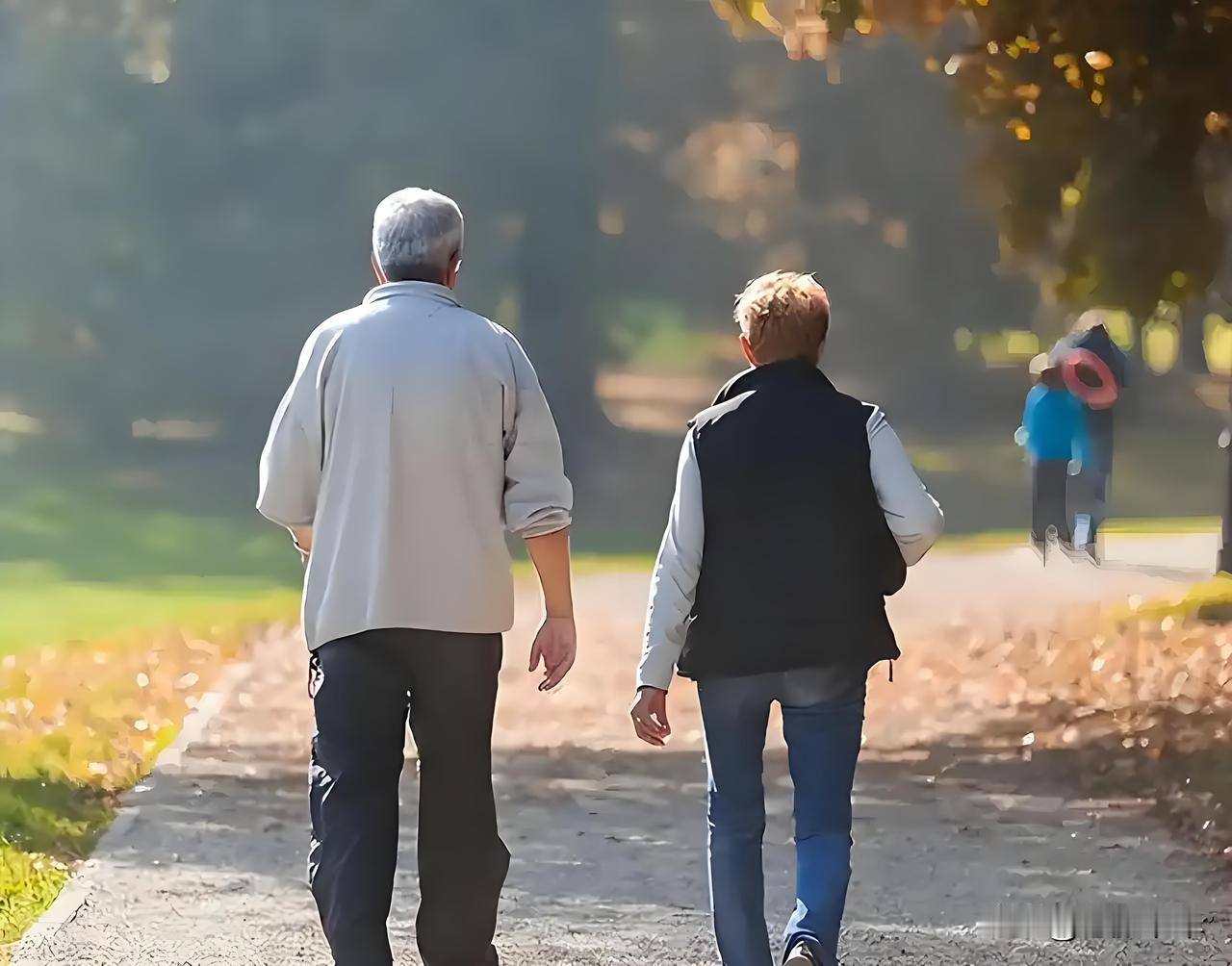 这样看来，每天走不走一万步根本不重要，只要你觉得锻炼好了即可。
一万步，确实不少