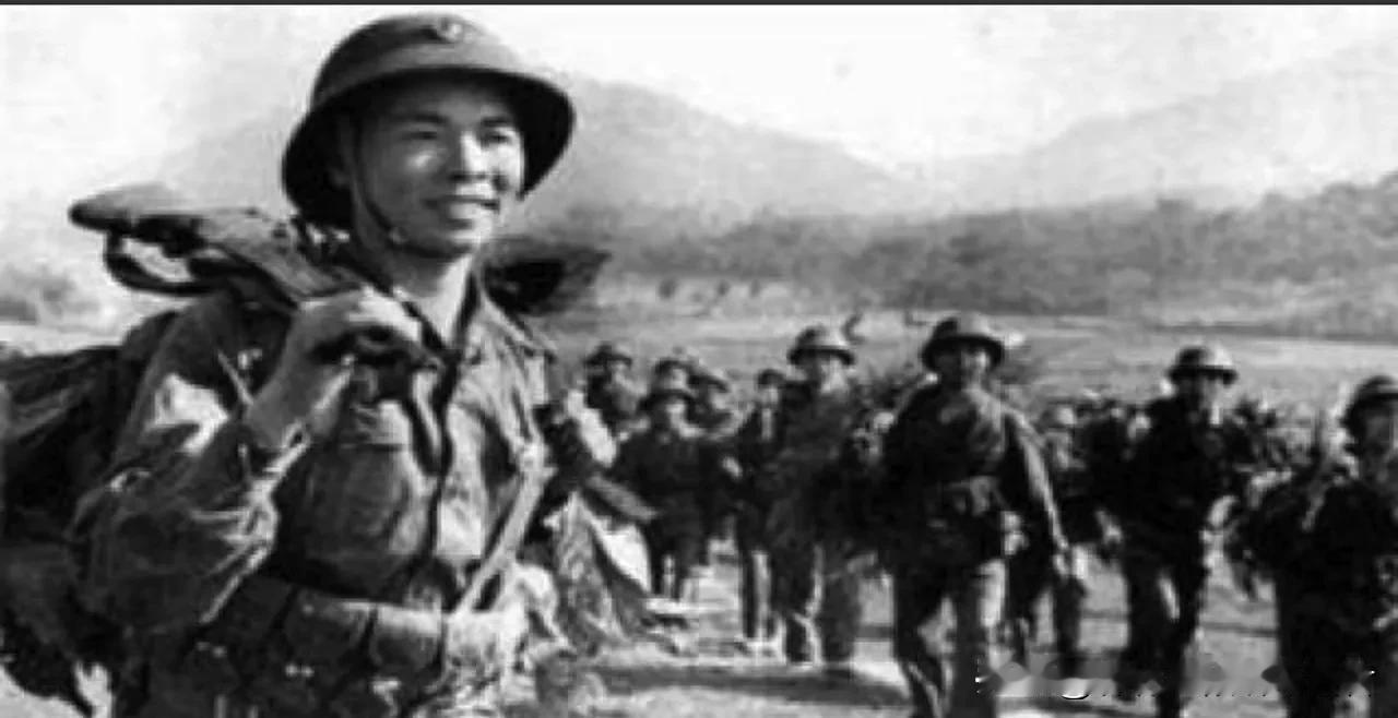 1979年，对越自卫反击战的前线战场上，战士姜利民悄悄摸近越军防守阵地，全程隐蔽