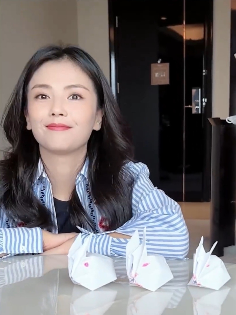 刘涛折的三只小兔子～亲的逐渐没墨了～