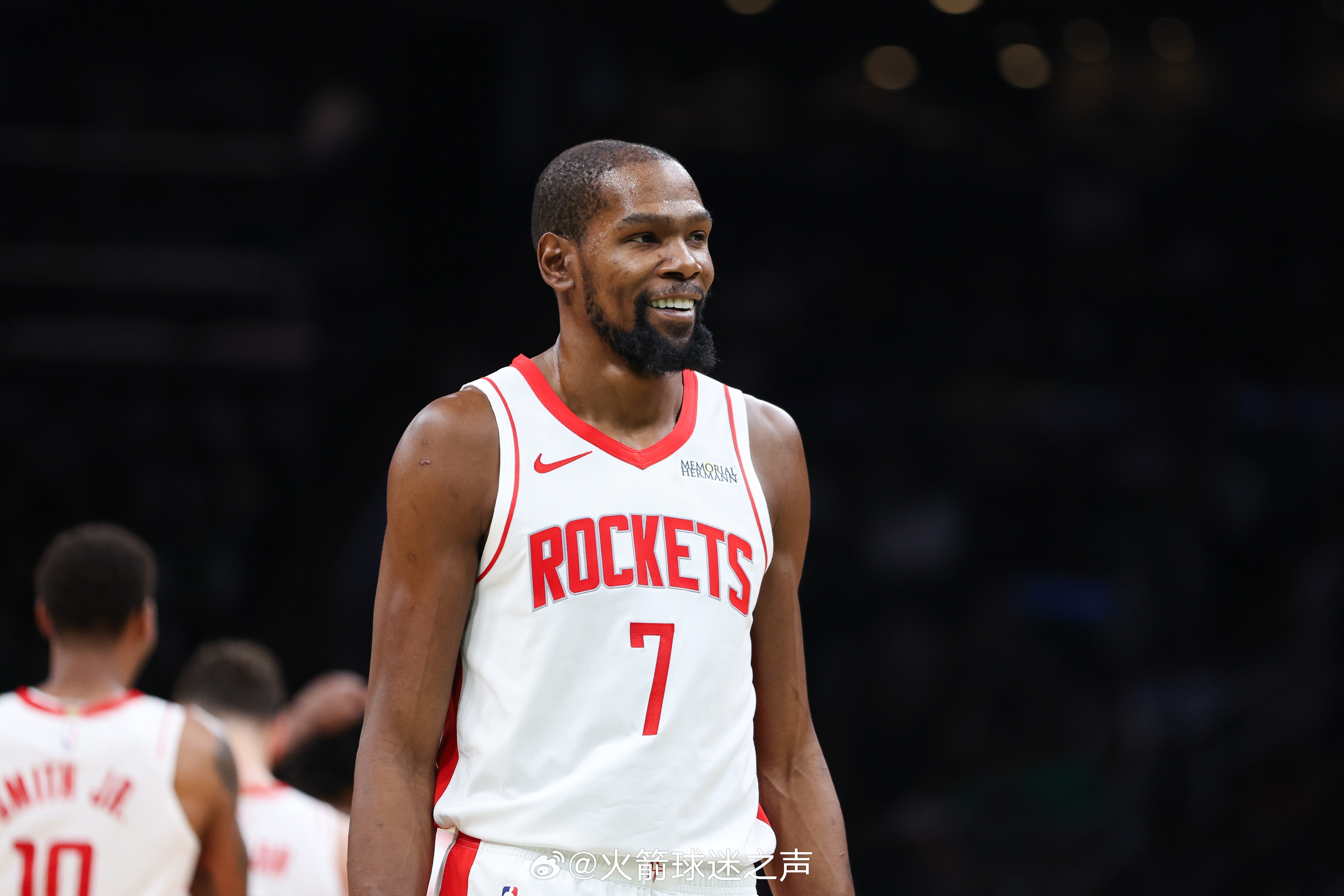 杜兰特谈被包夹：“我觉得这是一种平衡。我仍然想积极参与比赛，不想因为对手的包夹就