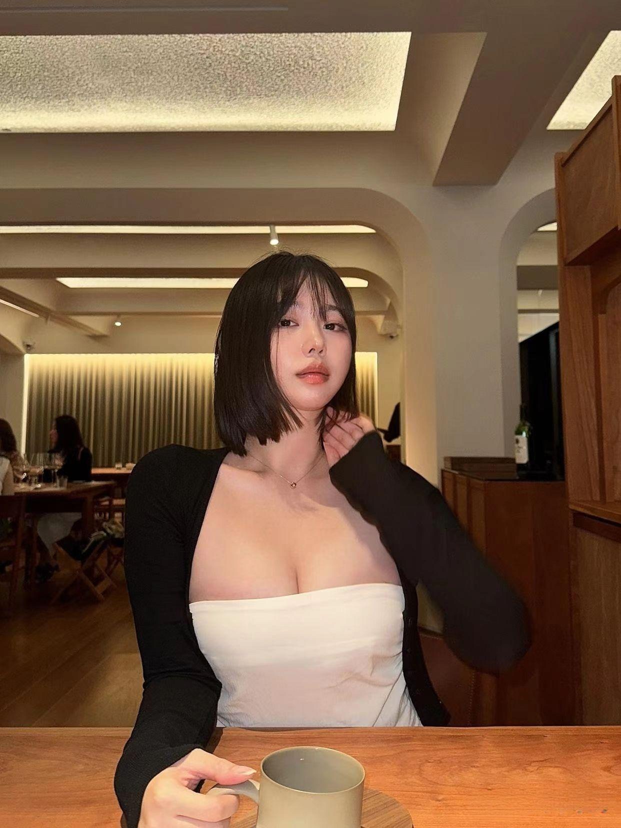 微胖滴女生好看还是苗条好看?