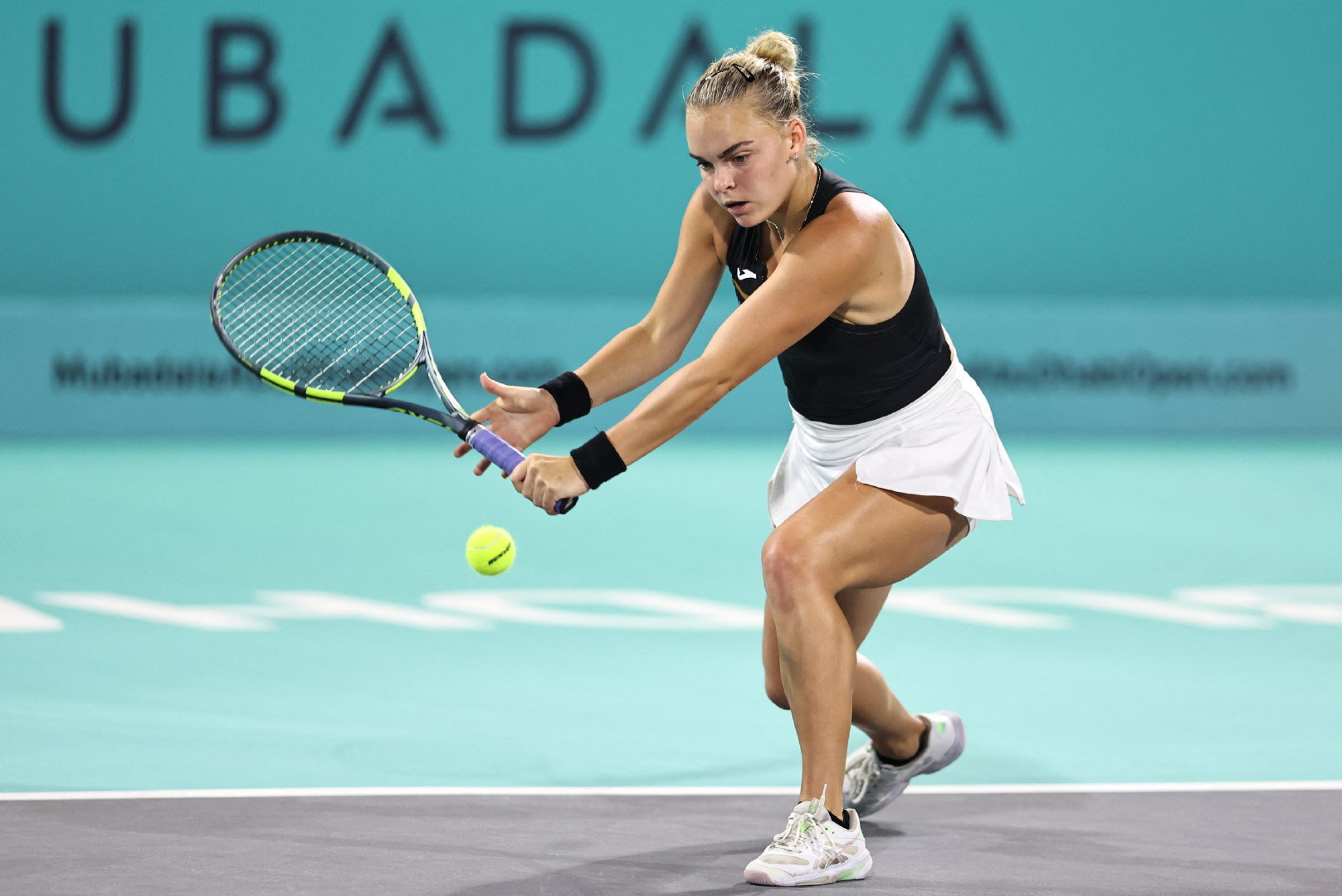 贝莱克冲击首冠👊WTA500阿布扎比站半决赛，资格赛选手贝莱克以7-5 3-6