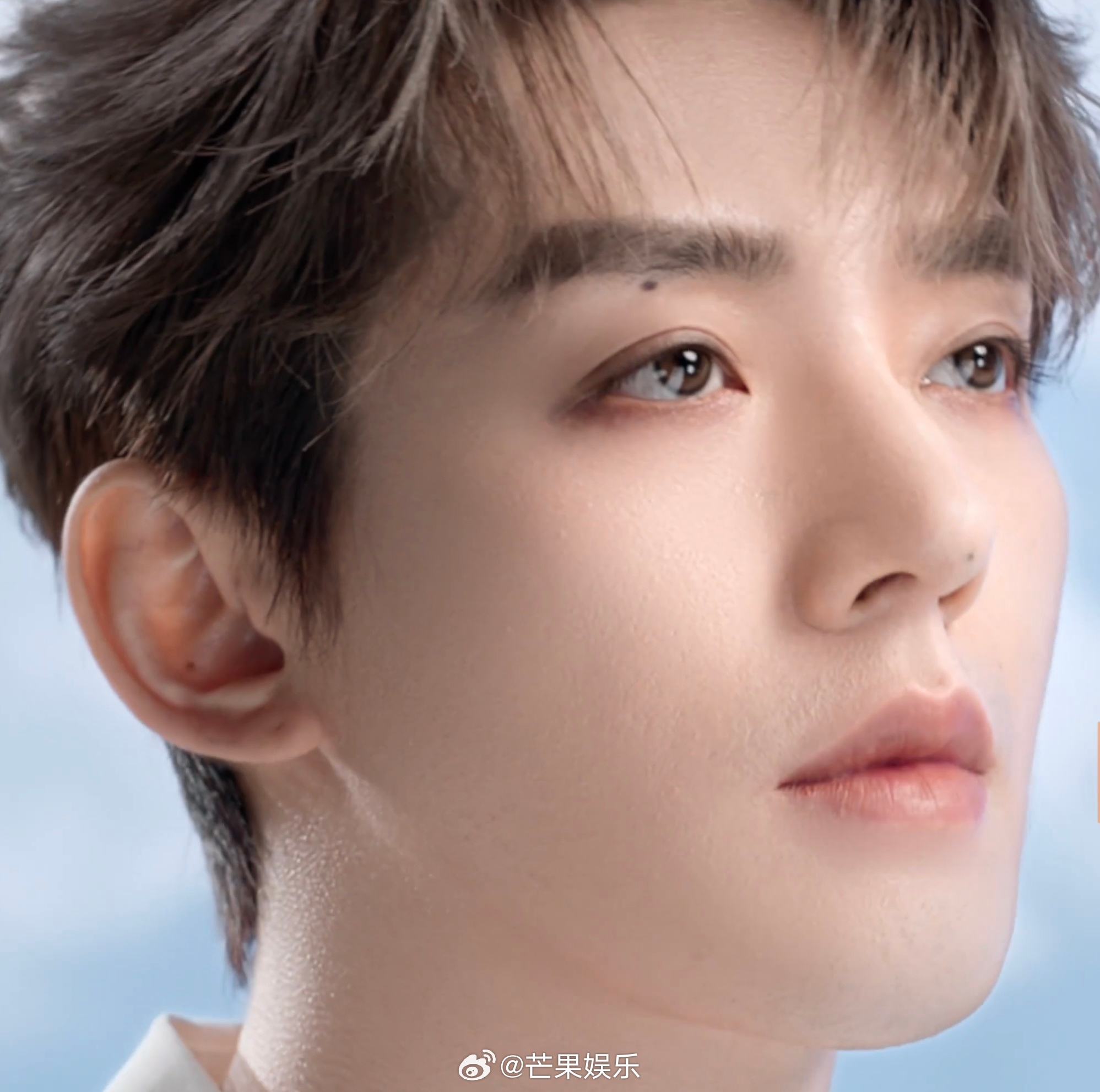 邓为有种无视紫外线的帅真的被邓为的状态狠狠折服，不管紫外线多强，镜头里永远清清爽