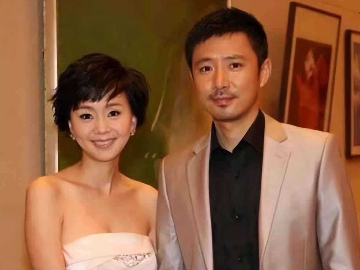 父母颜值顶好，
特别是爸爸高鑫温文尔雅，曾经的贵公子“尔豪”收获一众女粉。
和王