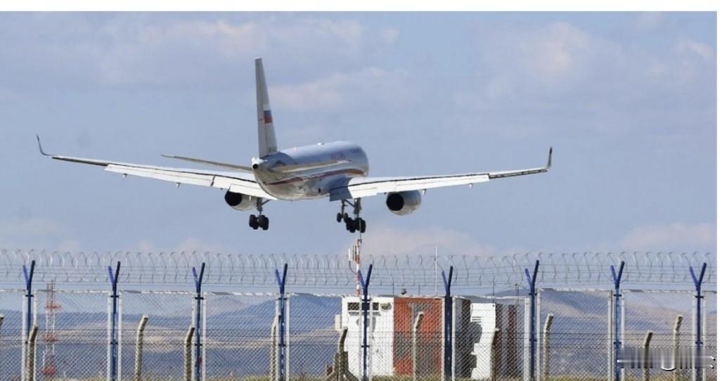 有惊无险！俄客机发出求救信号后从雷达消失，130人全部脱险
 
2026年6月1