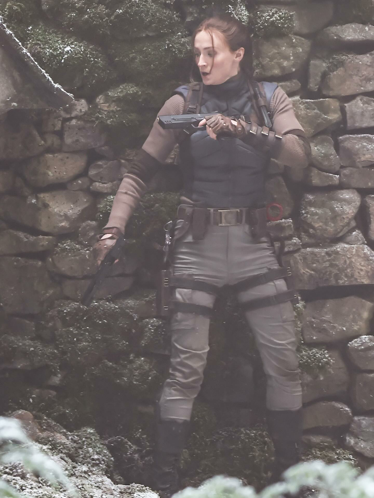 Prime Video打造的《古墓丽影》真人剧集曝光全新片场照！珊莎Sophie