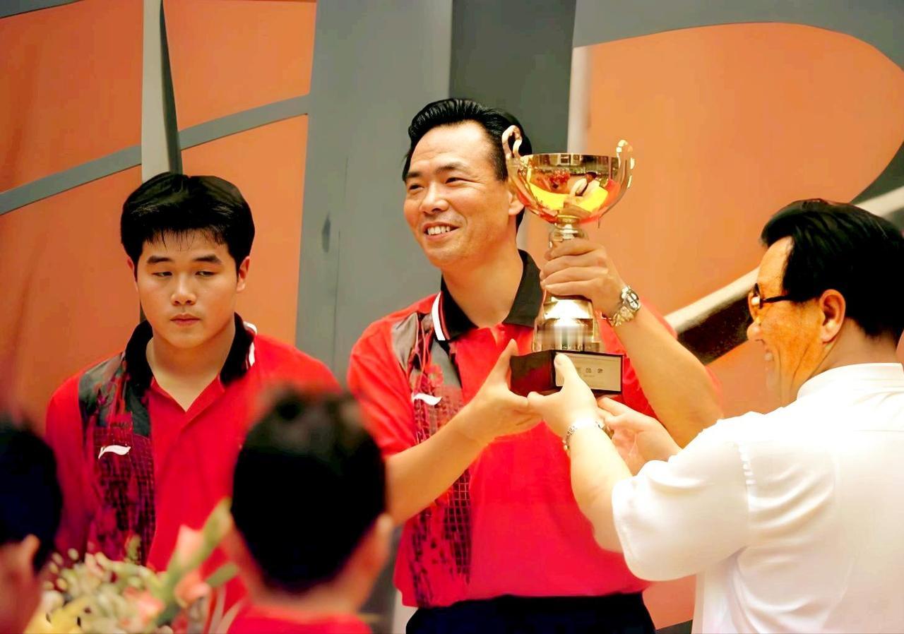 蔡振华退休后为什么几乎不露面，连商业活动也不参加？因为他深知体育官员退休后容易招