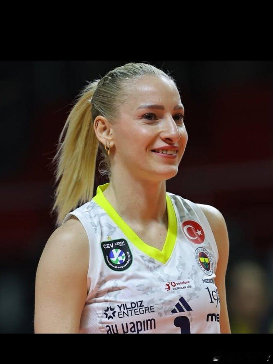 土超费内巴切女排计划在吉泽姆·厄尔盖（奥格）下赛季合同期满后，再与其续约一年。国