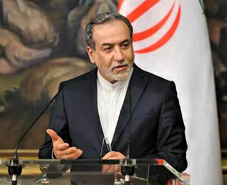 血债血偿！伊朗全面反击，美军基地遭毁灭性打击
 
中东战火彻底烧穿红线。美以对伊