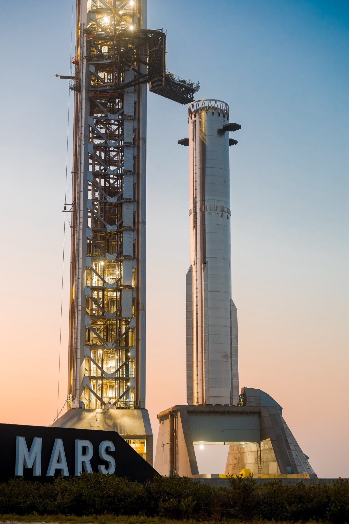 SpaceX从日本投资者处筹集22亿美元，作为创纪录IPO的一部分6月12日，彭
