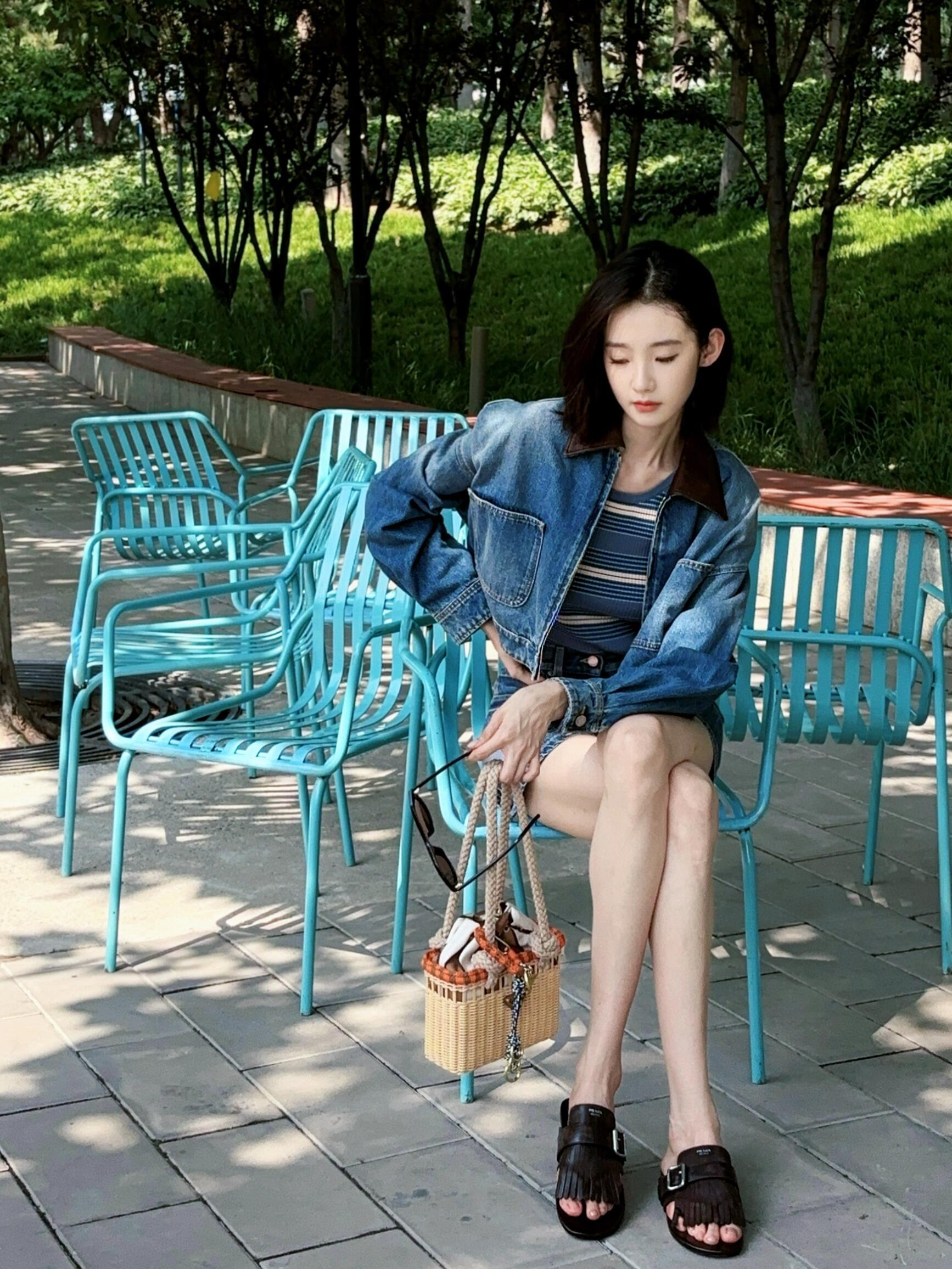 张艺凡最新物料，Prada夏日系列宣传照；长腿美女和品牌很适配[送花花]张艺凡P