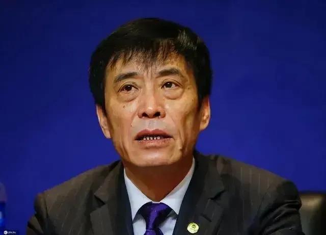 李铁可以花300万买个国足教练，为什么他不能花个上千万买个足协主席呢？如果是，谁