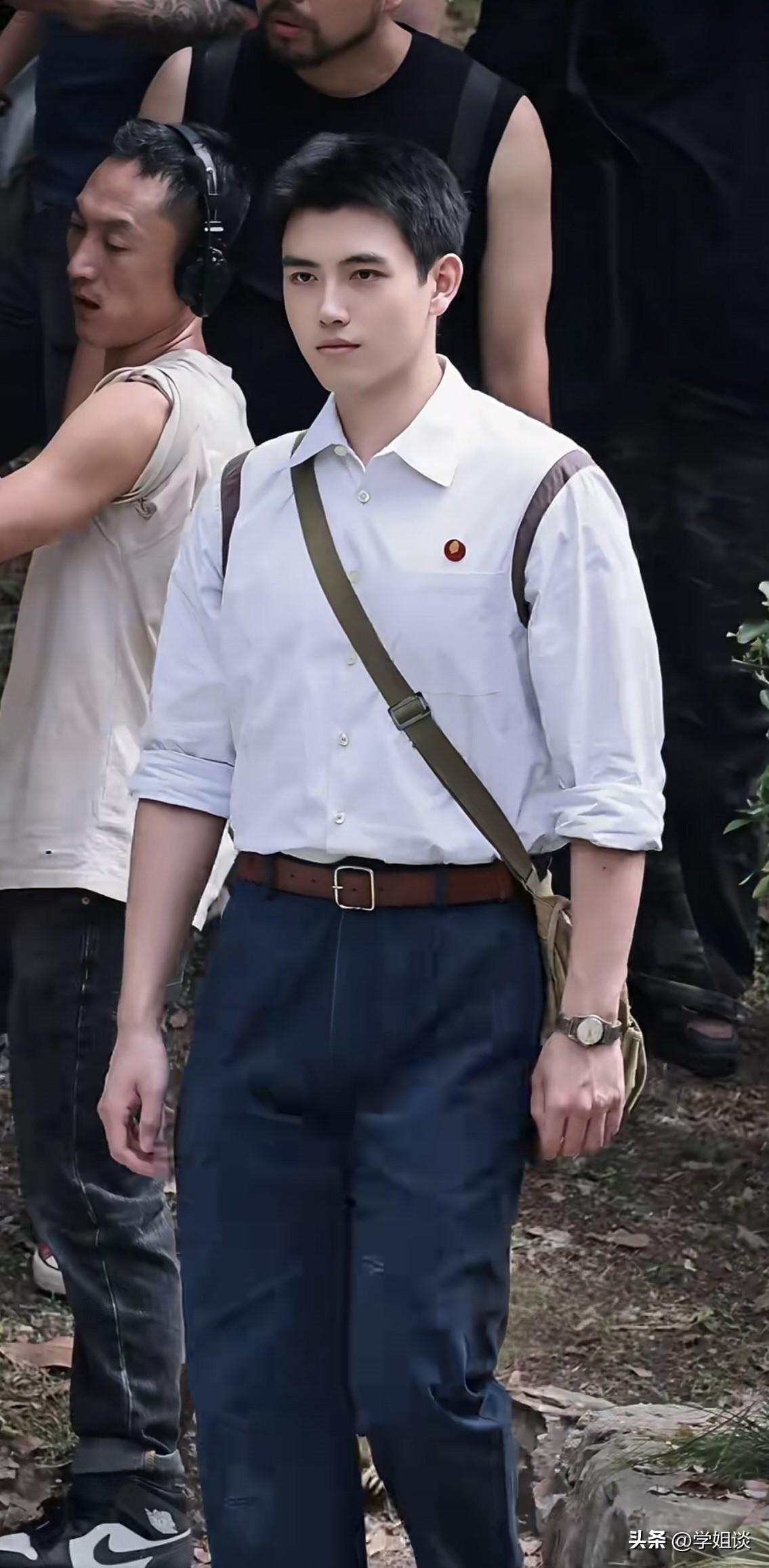 发现一个有意思的事情，
就是陈飞宇，
他才25岁，如此年轻，居然已经是多部电视剧