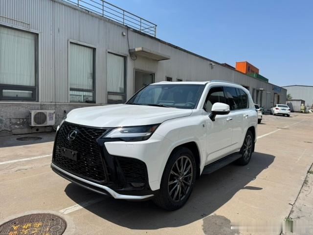 只有平行进口才有的运动版LX25款加版LX600 运动版白 黑红新增配置：前排座