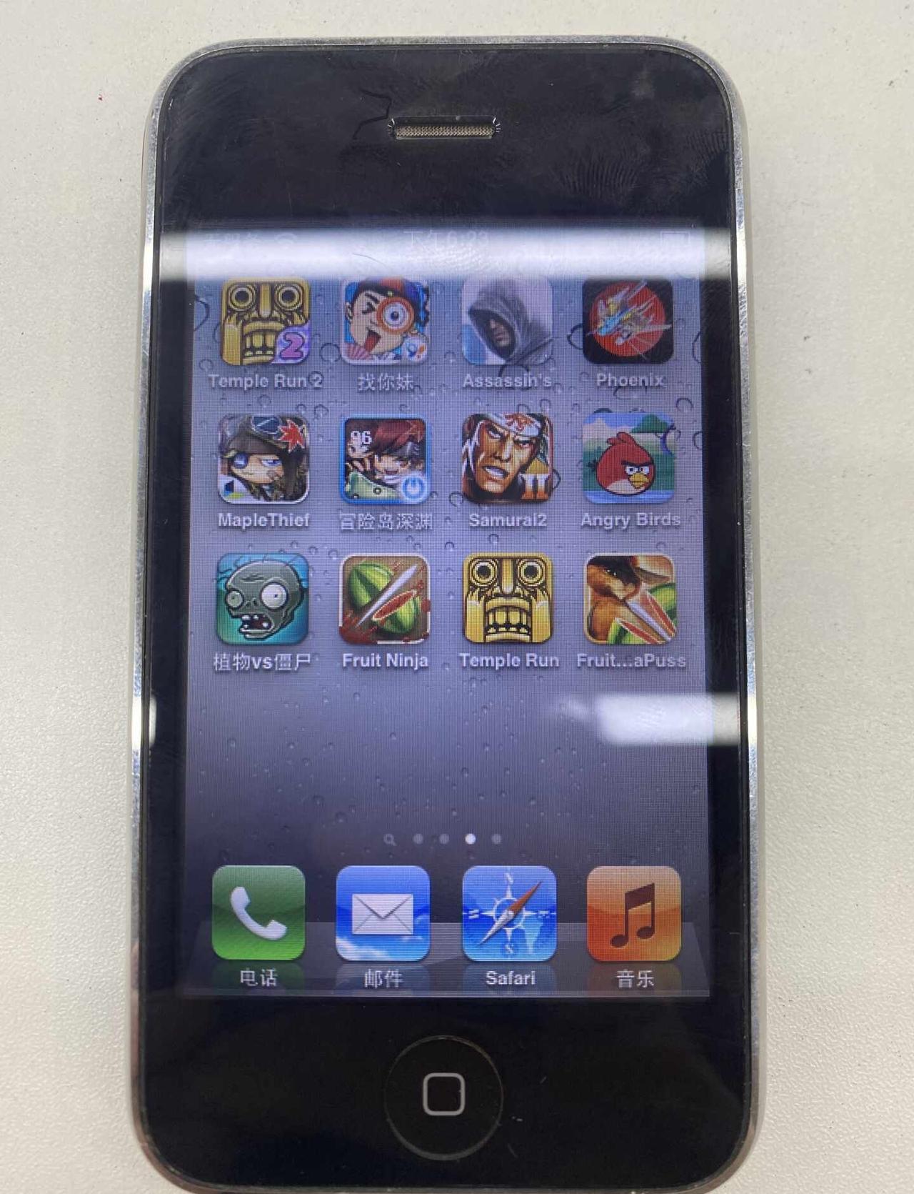 蜘蛛侠同款手机iPhone 3gs
今天淘到了一款复古的iPhone，iPhon