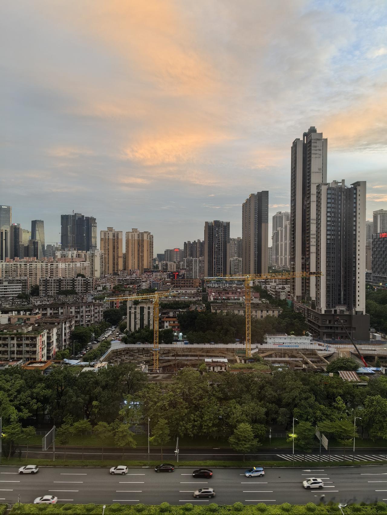 当“不婚不育”从一小部分人的选择，逐渐成为一种社会现象时，探索其“出路”，其实是