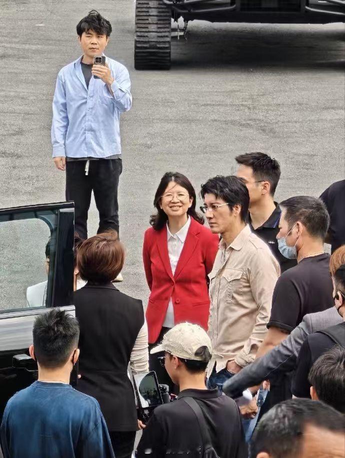 就在刚刚！！王力宏现身比亚迪总部体验方程豹，网传疑似代言合作，期待一手 方程豹 