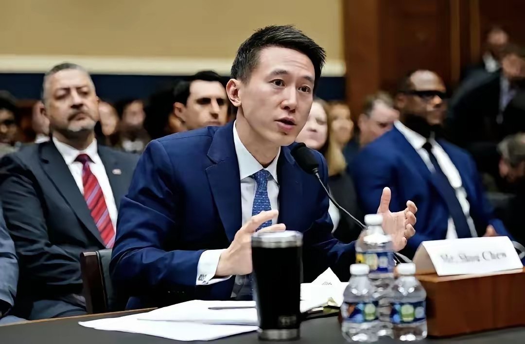 美国拒绝TikTok延迟执行“不卖就关闭”申请，ceo周受资承受最大压力。这个帅