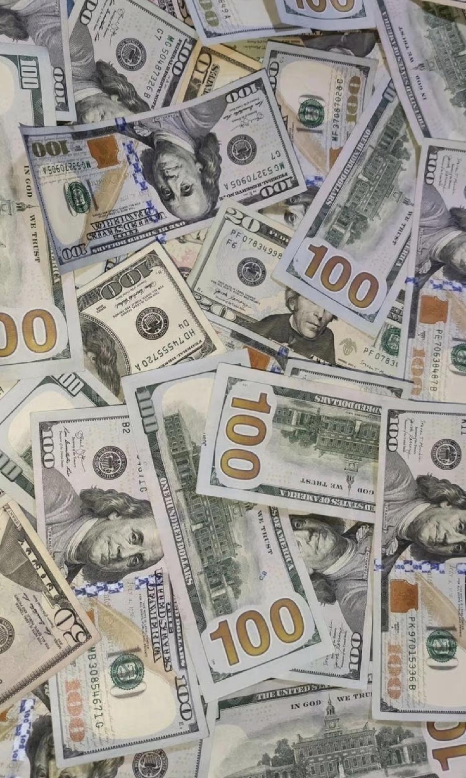 各国都怕哪天自己被针对，钱被冻住，就开始加速去美元化，用本币结算，增持黄金。越乱