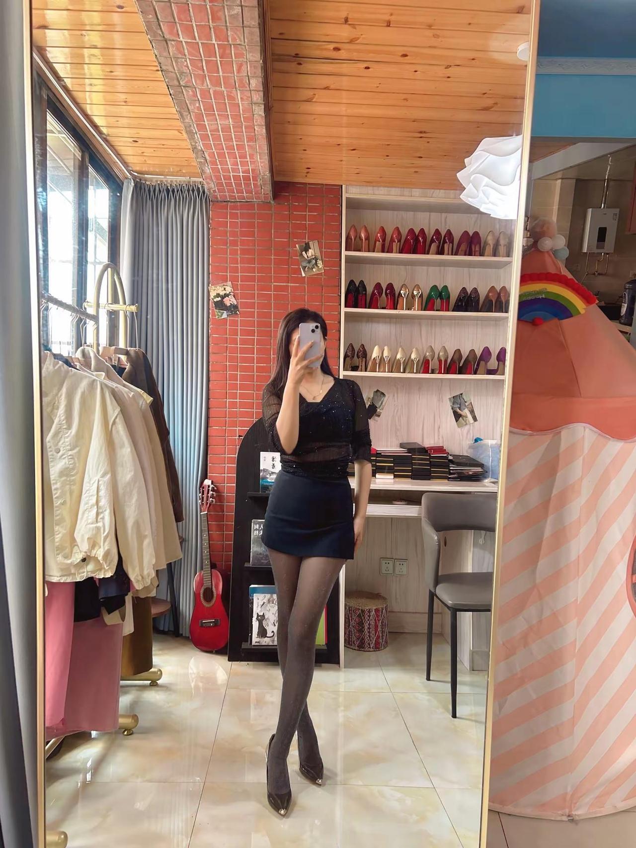 自己快乐才起最重要对镜拍穿搭