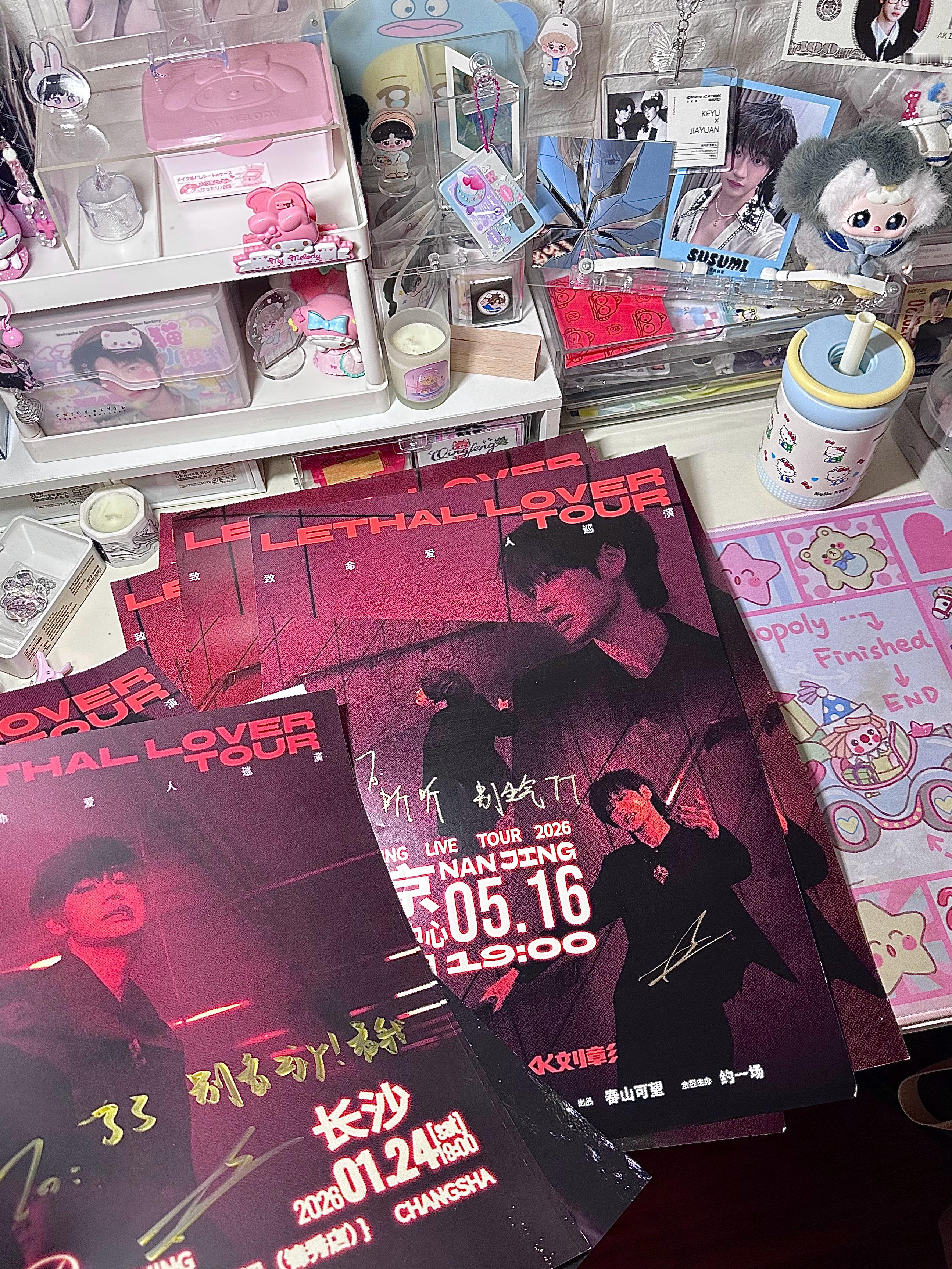 收拾海报发现这个人写的TT好萌啊… 