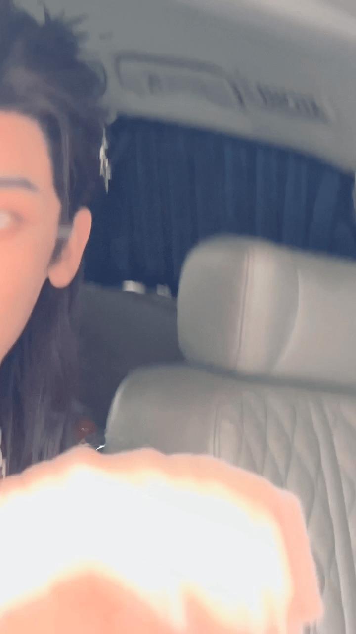 侯明昊这个怼脸真的没谁了！果然帅哥可以暴露在任何镜头之下，这也太帅了吧！ ​​​
