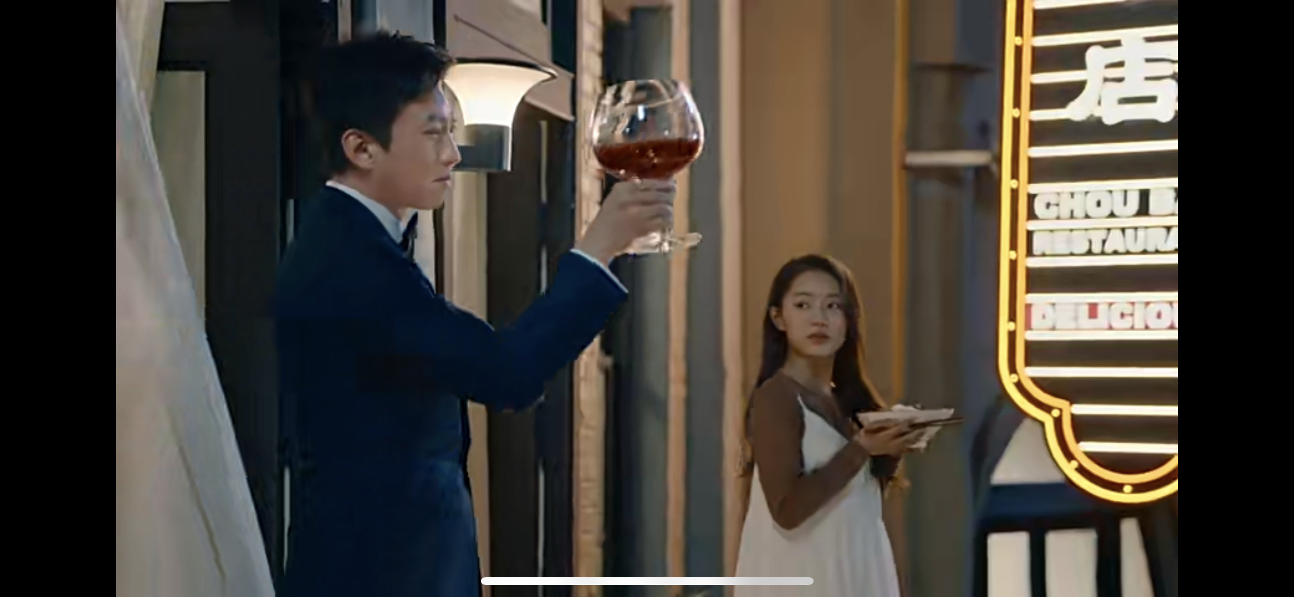 #臭宝硬控我30秒# 臭宝螺丝粉也太会了[举手]宣传片好有创意捏！配上超哥真的很