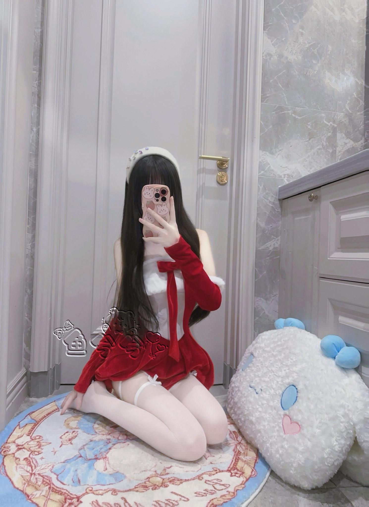 亲爱的圣诞老人： 在过去的很多年里，我从未在床头挂过袜子，也不曾真正等...