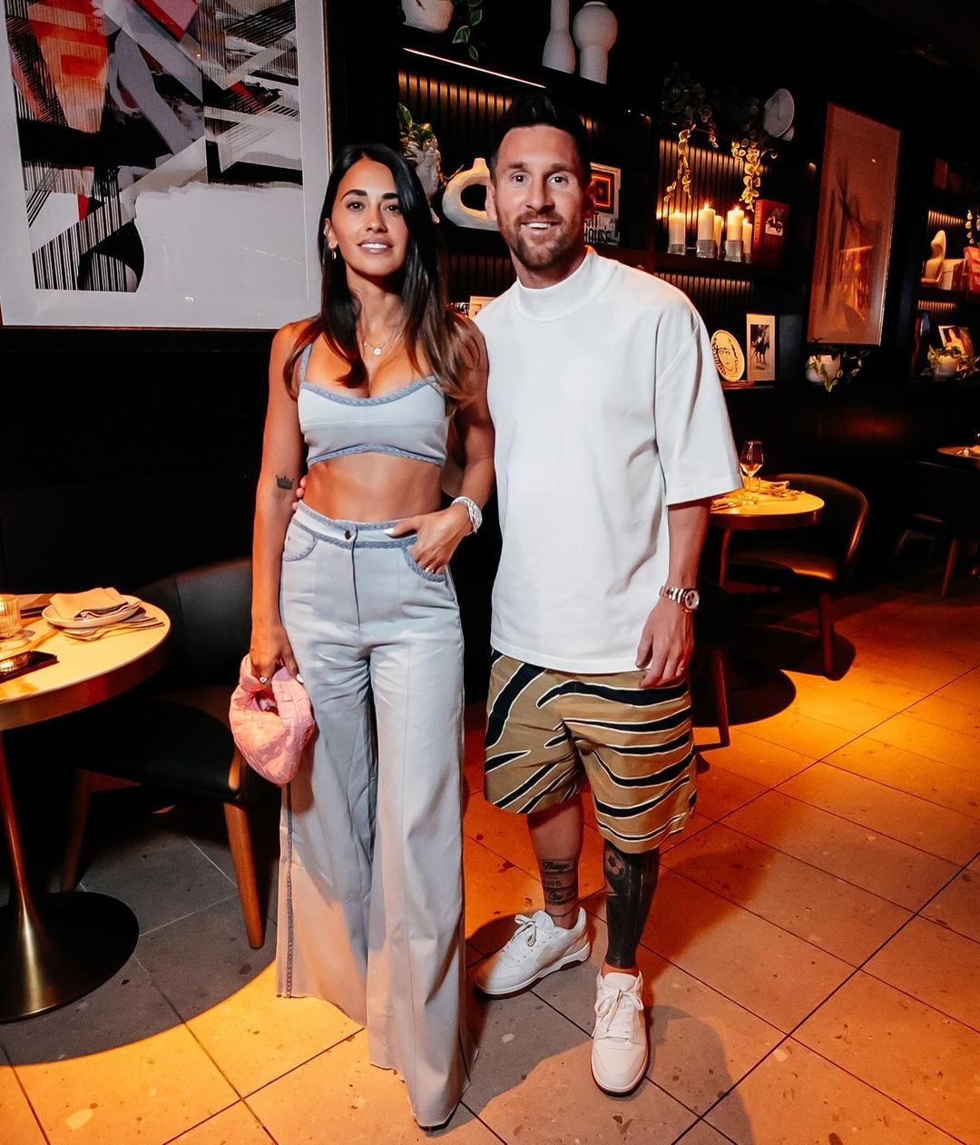 昨天在Amalfi Llama 餐厅的梅西一家和苏亚雷斯😍❤️ #迈阿密国际v