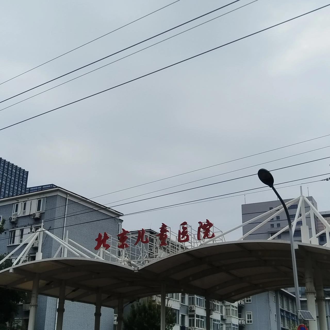 现在这个风气，我说的是老百姓哈，素质低下到何种程度，单说只能说美国坏，不能说美国