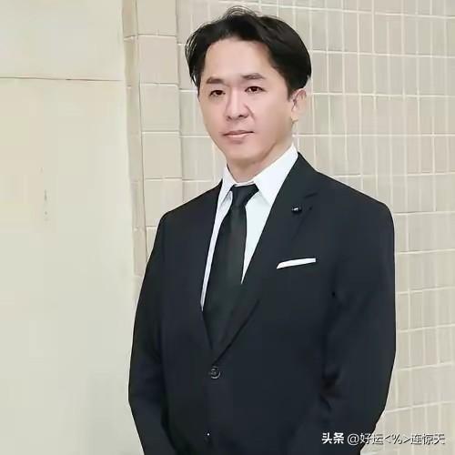 香港最怂，的富二代，他守着15亿遗产躺吃了27年，利息滚到17亿。3个女友同住在