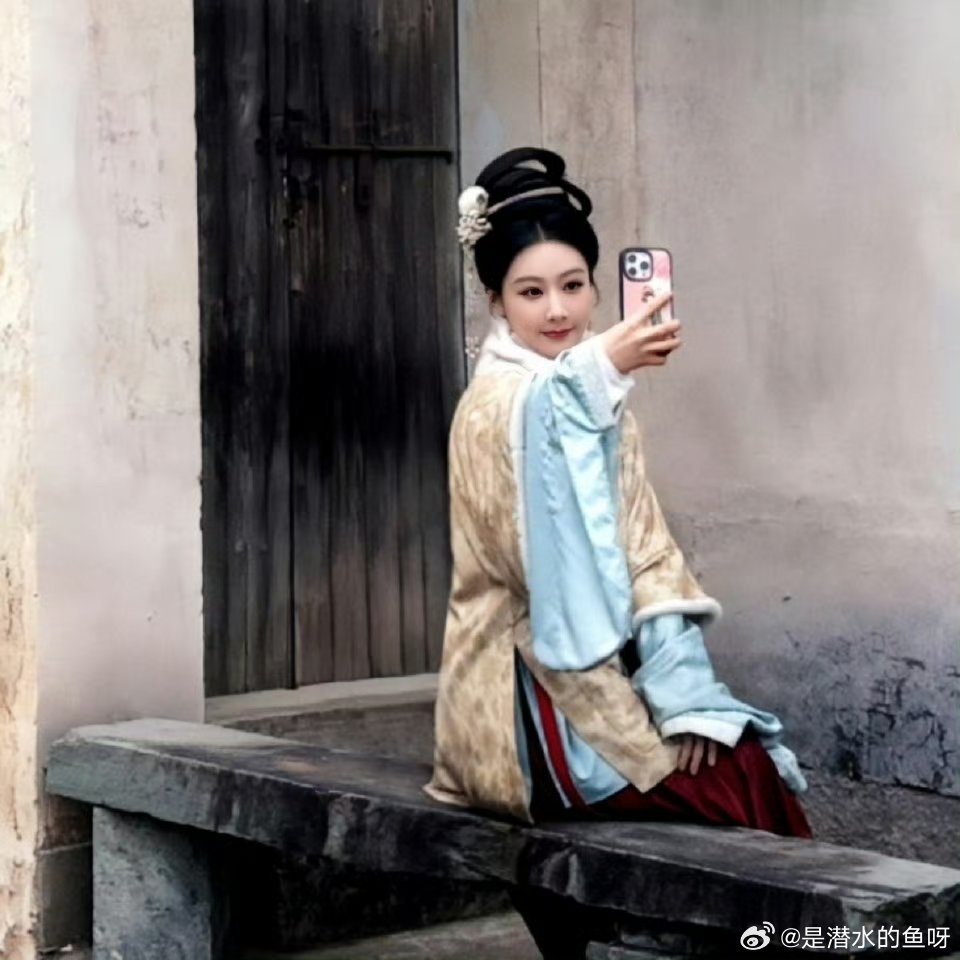 电视剧玉兰花开君再来 yz杨紫董竹君 yz杨紫玉兰花开君再来窗前看云卷舒，燕飞去