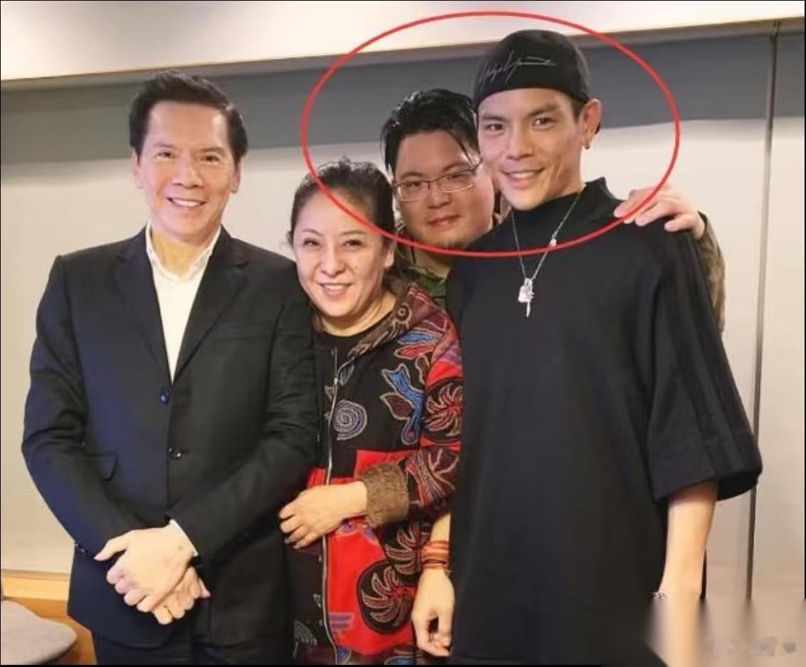 向家那种极端的家庭关系， 给天底下的父母们上了一课。 做父母的可以很有钱，也可以