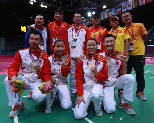 【中国羽毛球队世界排名收获颇丰，包揽五个单项第一】北京时间10月8日，世界羽毛球