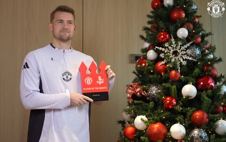 📢 官方消息：马泰斯·德利赫特当选曼联11月最佳球员！🇳🇱🙌 