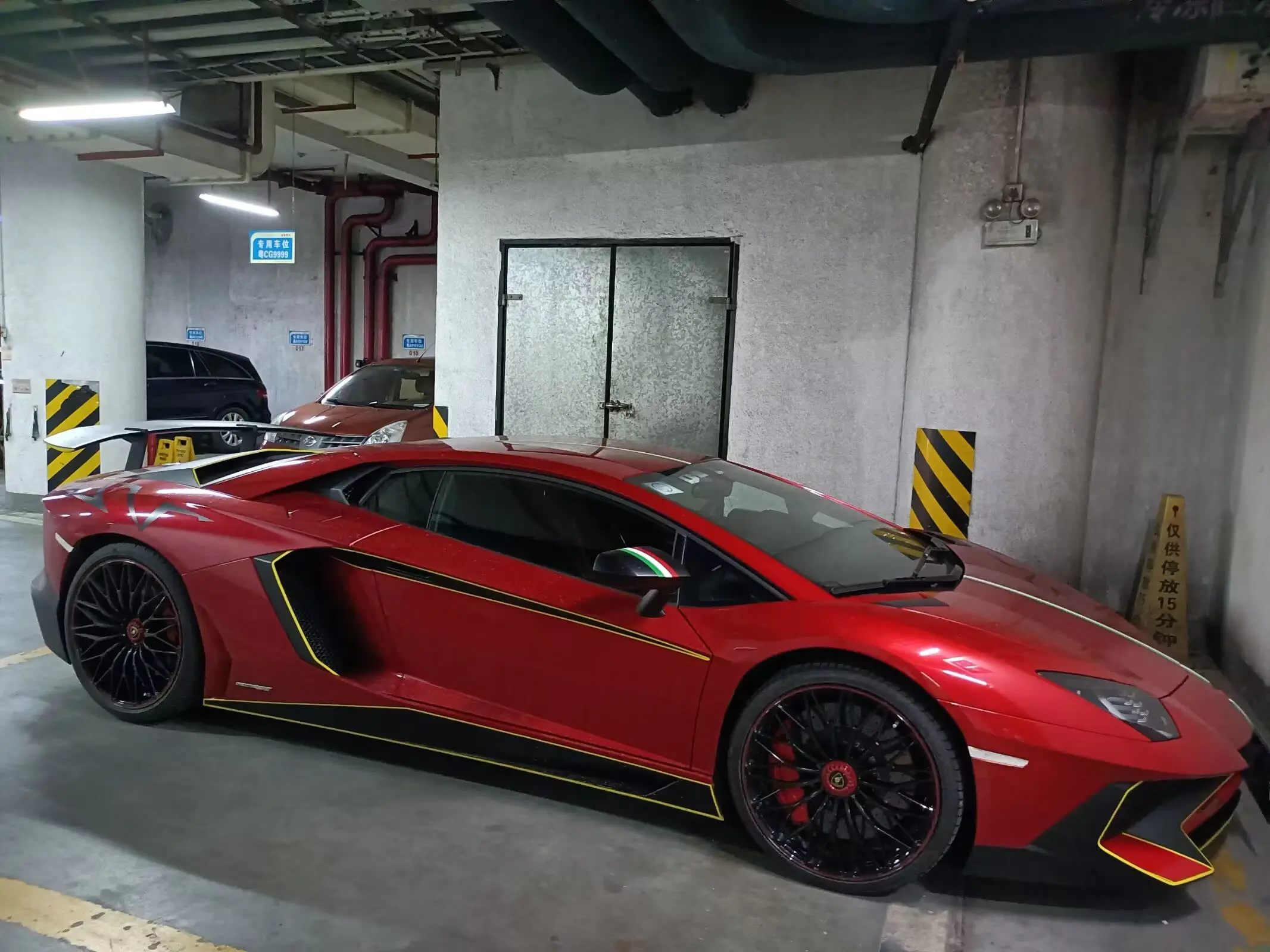 v12的声浪可以让你找回曾经丢失的面子跟尊严 热门