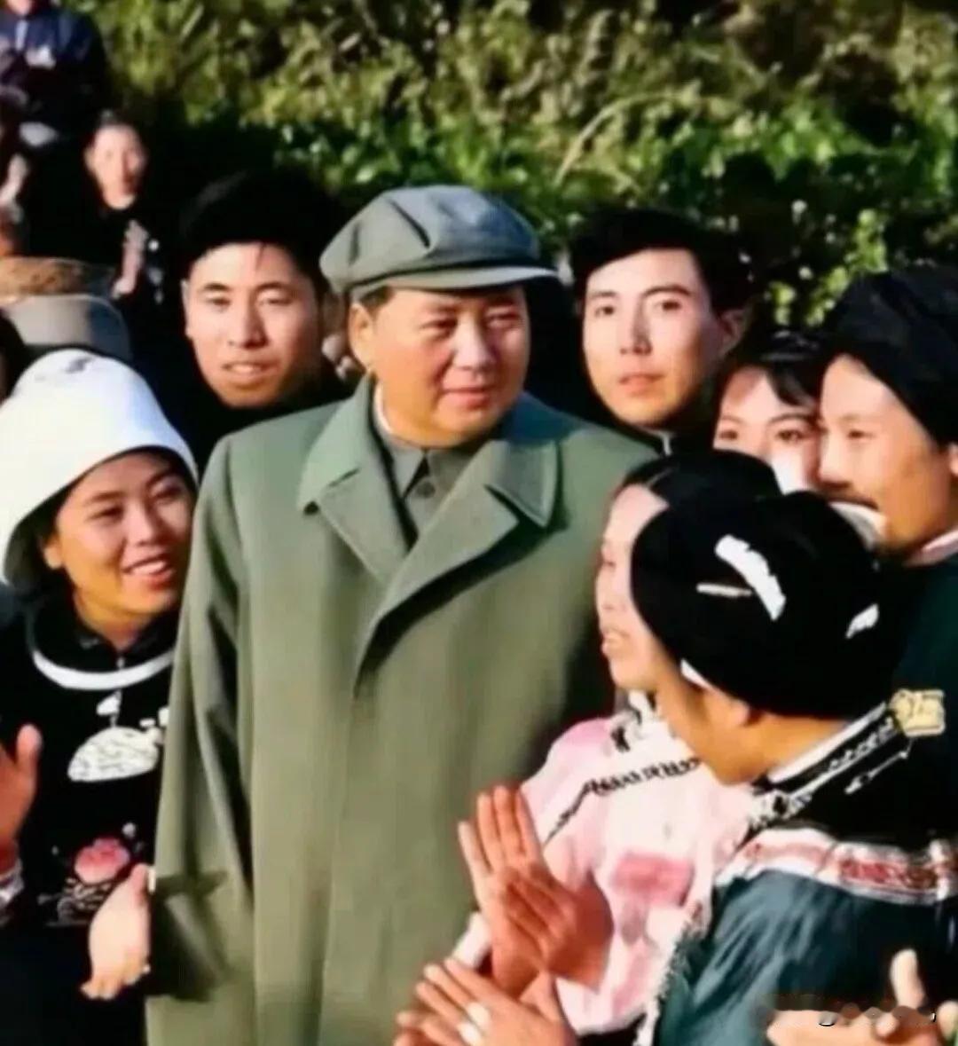 媒体人、艺术家、作家、知识分子应当牢记毛主席这句核心论断：“为什么人的问题，是一