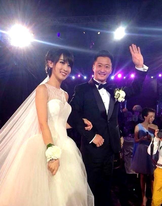我一直以为吴京谢楠是“男强女弱”，看走眼了。

以前吴京拍《战狼》，谢楠直接抵押