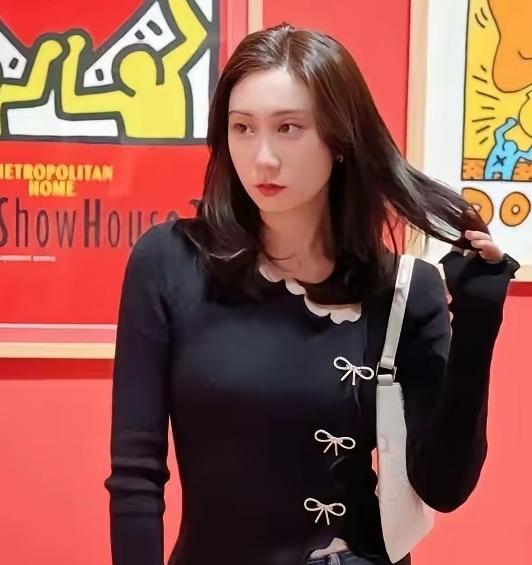 这件事引来无数争议！水亦诗抛下10个月大的女儿，独自奔赴洛杉矶陪伴丈夫特训，日常