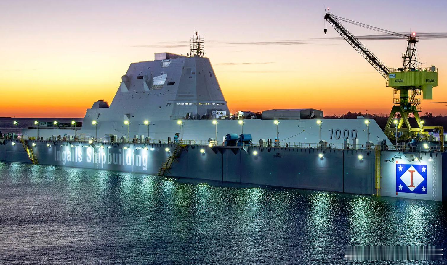 美军今年“第三把火”：朱姆沃尔特号也被烧了 